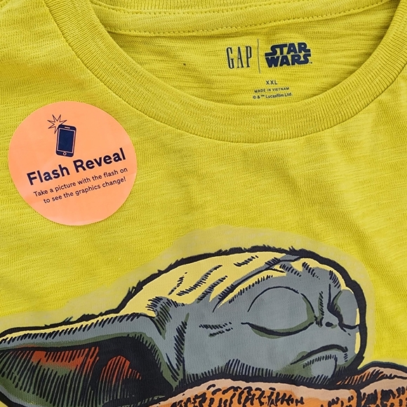 Gap Baby Yoda Neon Yellow Graphic Image Changing Long Sleeve Crew Tee Shirt - Picture 3 of 10